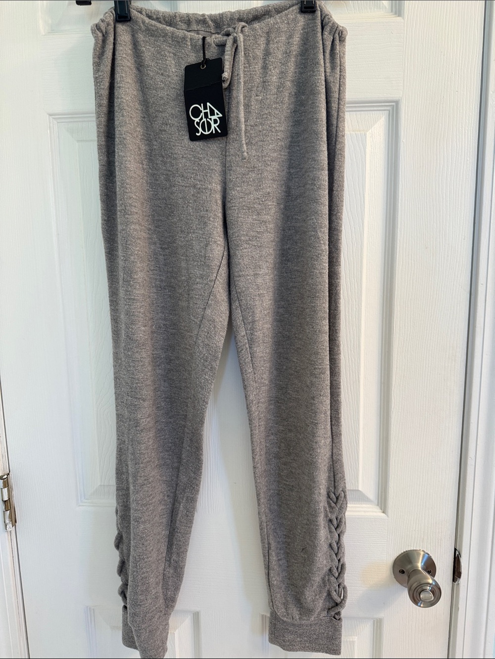 Chaser Gray Knit Joggers with Braided Cuffs Size Medium NWT